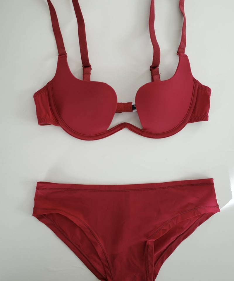 GABRIELLE PECO オリジナルV SHAPE BRA ブラジャー GABRIELLE PECO V Shape Bra in Red | GABRIELLE P