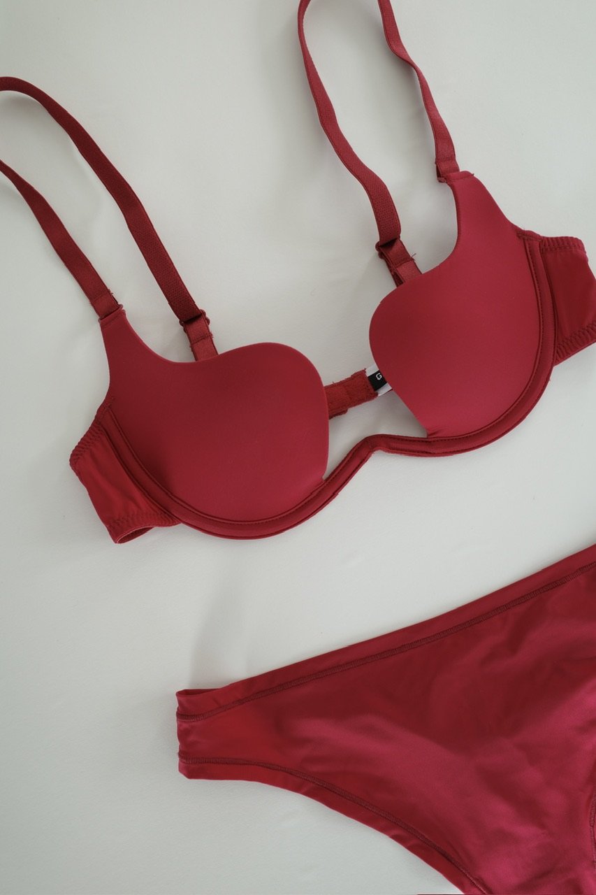 GABRIELLE PECO オリジナルV SHAPE BRA ブラジャー GABRIELLE PECO V Shape Bra in Red | GABRIELLE P