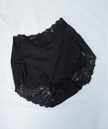 Zermatt Peco Shorts in Black