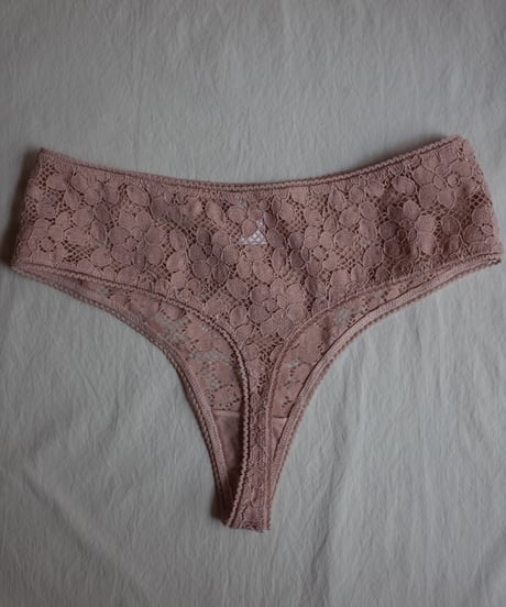 Wolford Classic Lace Thong in Nude/Pink