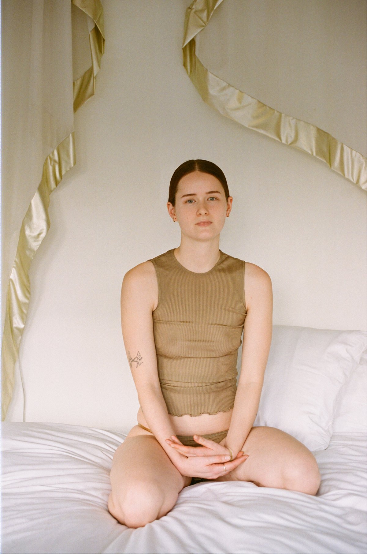 HAZE シルク リブタンクトップ HAZE Silk Rib Tank Top Gold | GABRIELLE PECO