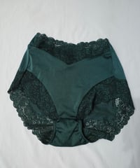 Zermatt Peco Shorts in Forest Green