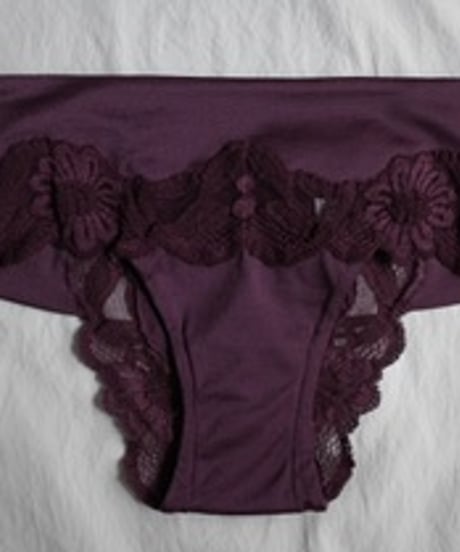 Emma Shorts in Plum