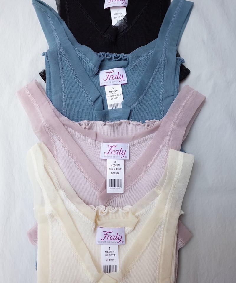 新品ガブリエル ペコ（GABRIELLE PECO) タンクトップ Wool silk Tank top in Blue | GABRIELLE PECO