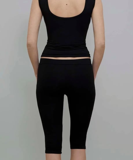 KYE RECLINE CAPRI PANTS in Black