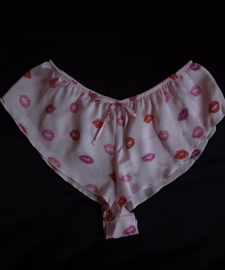 Kiss shorts in pink size XS