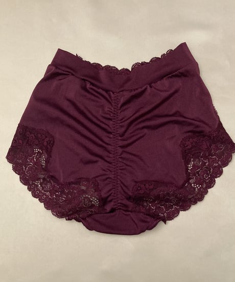 Pecoさん Shorts in Plum