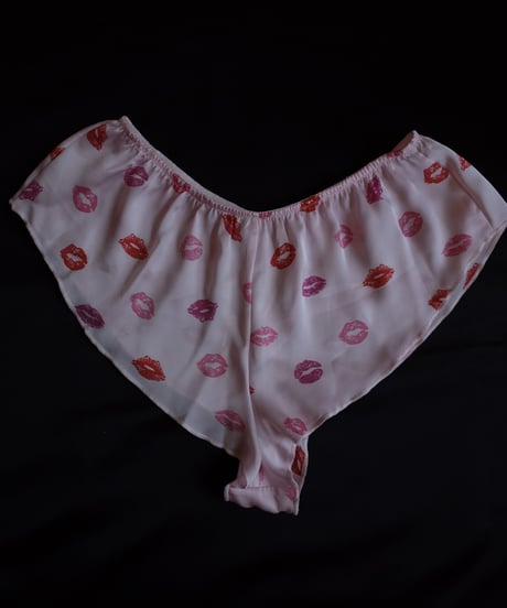 Kiss shorts in pink size XS