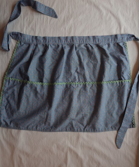 Vintage Apron in Blue tulip