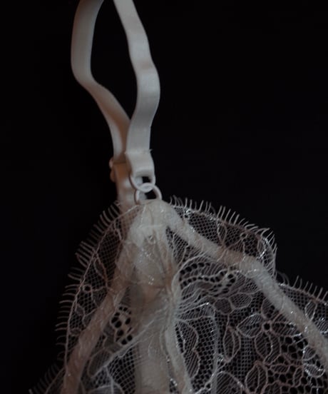 Shiny White lace Wirebra