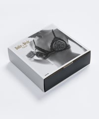 Aubade Open Up in Noir