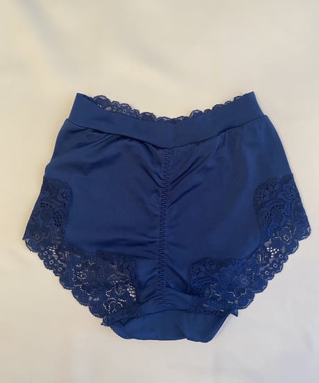 Zermatt Pecoさん Shorts in Navy
