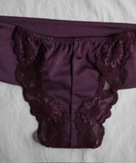 Emma Shorts in Plum