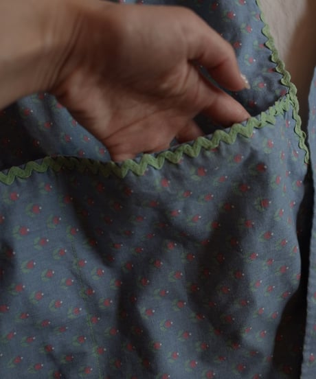 Vintage Apron in Blue tulip