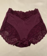 Pecoさん Shorts in Plum