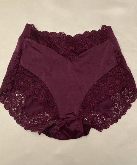 Pecoさん Shorts in Plum