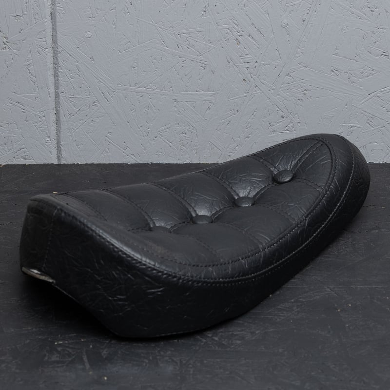 スポーツスターシングルシート (ボタンステッチ) | 車坂下motocycle