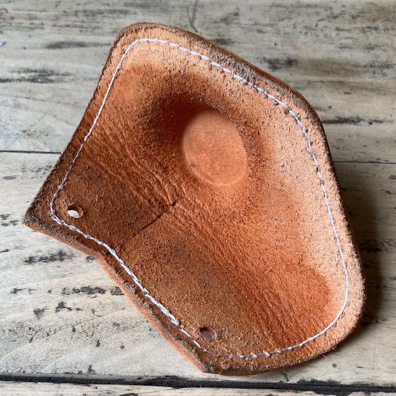 オイルタンクキャップカバー レザー （-03yスポーツスター用）④