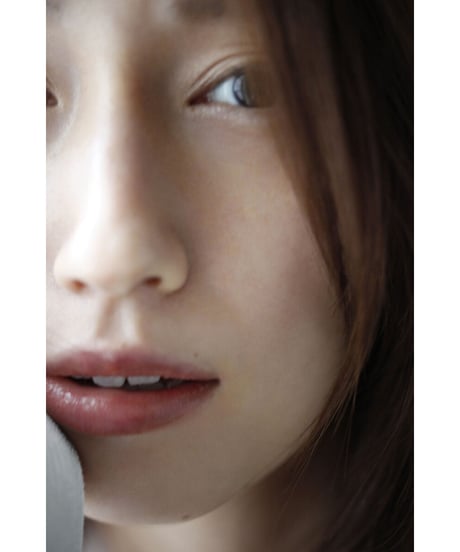 大野いと写真集『mellow』【blueprint限定サイン入り】