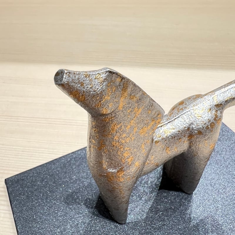 銅製: 農婦置物 送料無料】 銅製 木もれびの中で 木台付き / 置物 玄関 受付 幸運 風水