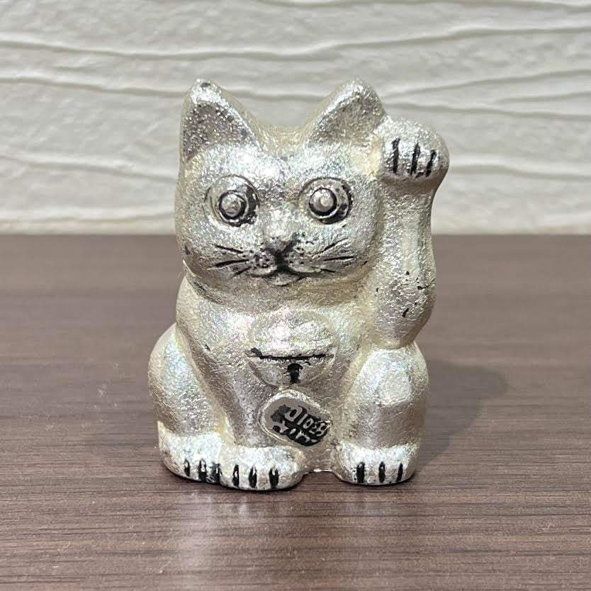 招き猫ページ 招き猫 ペーパーウエイト 銀色 | 高岡伝渡 -online shop-