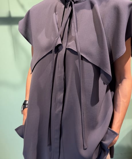 big collar nosleeve blouse