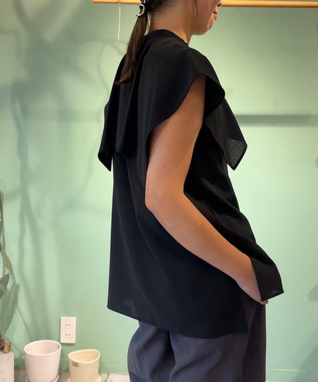 big collar nosleeve blouse