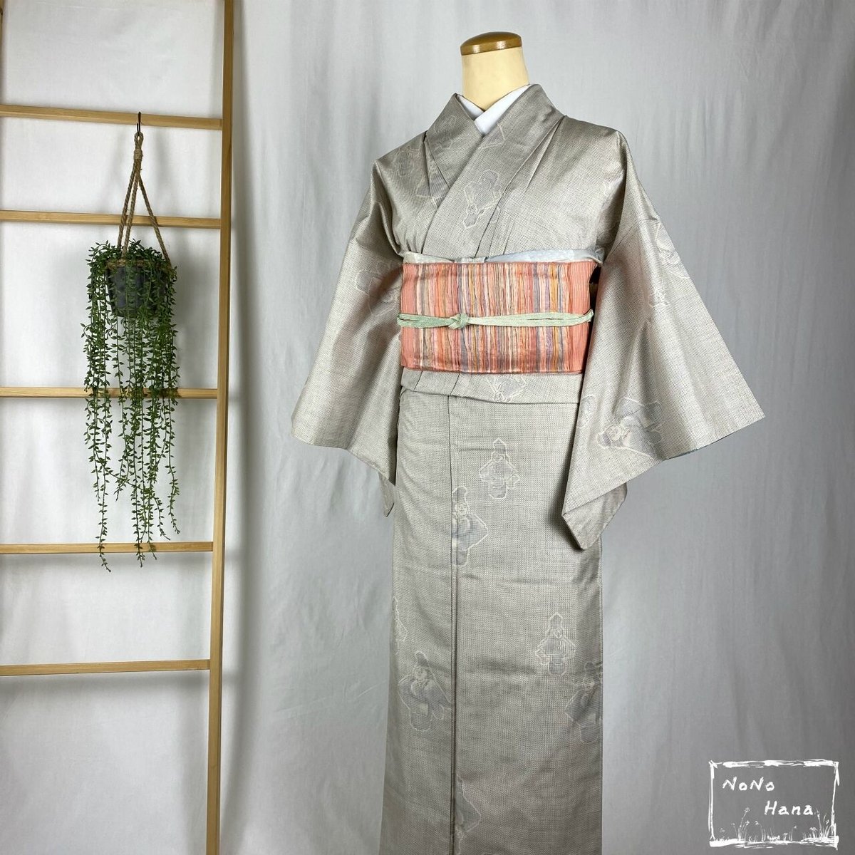 IS702 逸品 白大島 大島紬 蚊絣 正絹 丈166 トールサイズ 楽天市場】【新古品】 本場大島紬 着物 大島紬 正絹 白大島 白弘