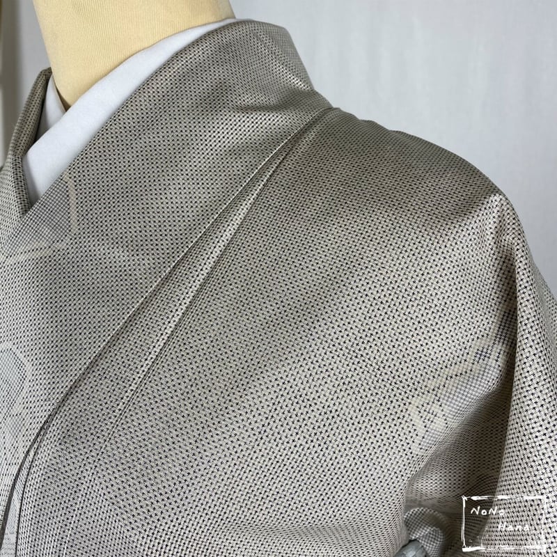 IS702 逸品 白大島 大島紬 蚊絣 正絹 丈166 トールサイズ 楽天市場】【新古品】 本場大島紬 着物 大島紬 正絹 白大島 白弘
