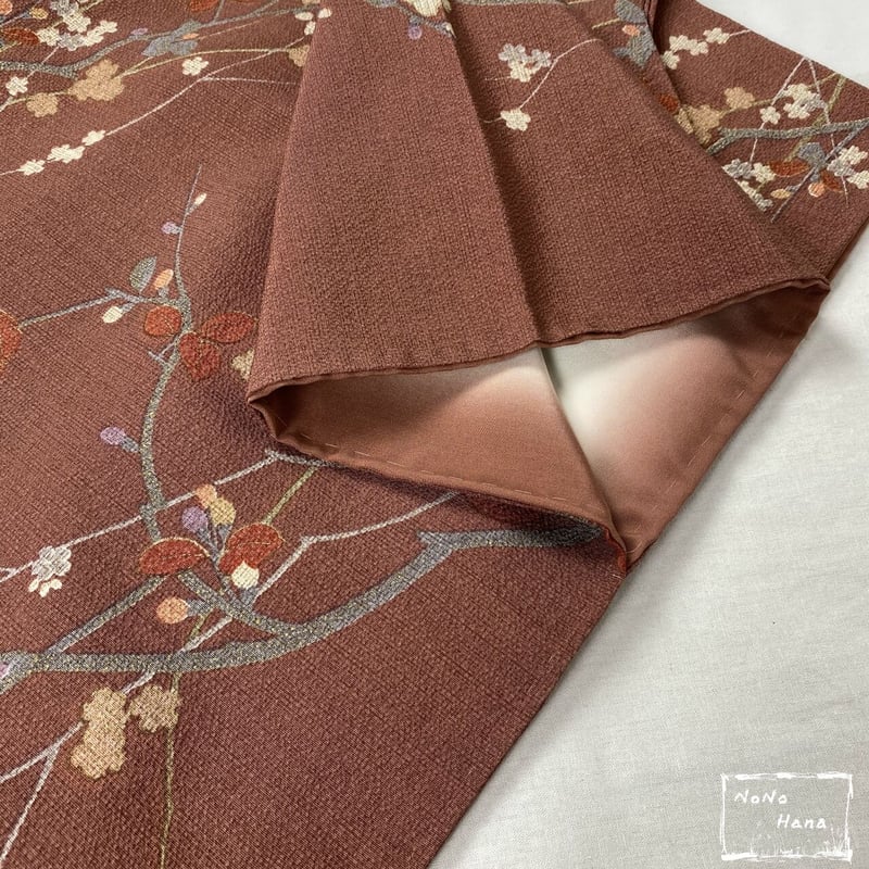 洗える着物】小紋 袷 小枝に花 丁子茶 | 野の花