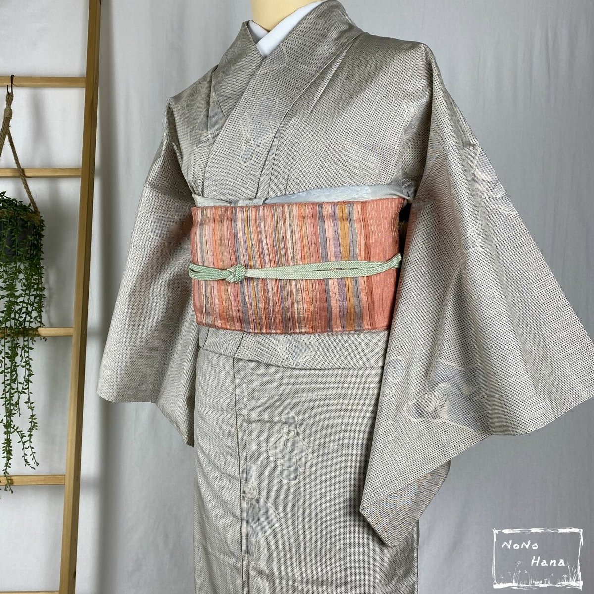 IS702 逸品 白大島 大島紬 蚊絣 正絹 丈166 トールサイズ 楽天市場】【新古品】 本場大島紬 着物 大島紬 正絹 白大島 白弘