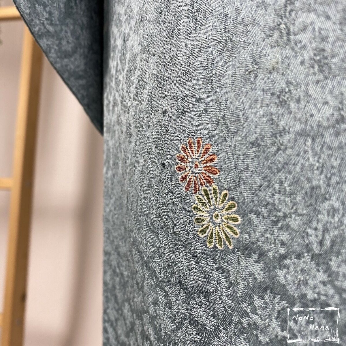単衣 小紋 横柄花模様 灰色 しつけ糸 KK-1734 単衣 小紋 横柄花模様 灰色 しつけ糸 KK-1734