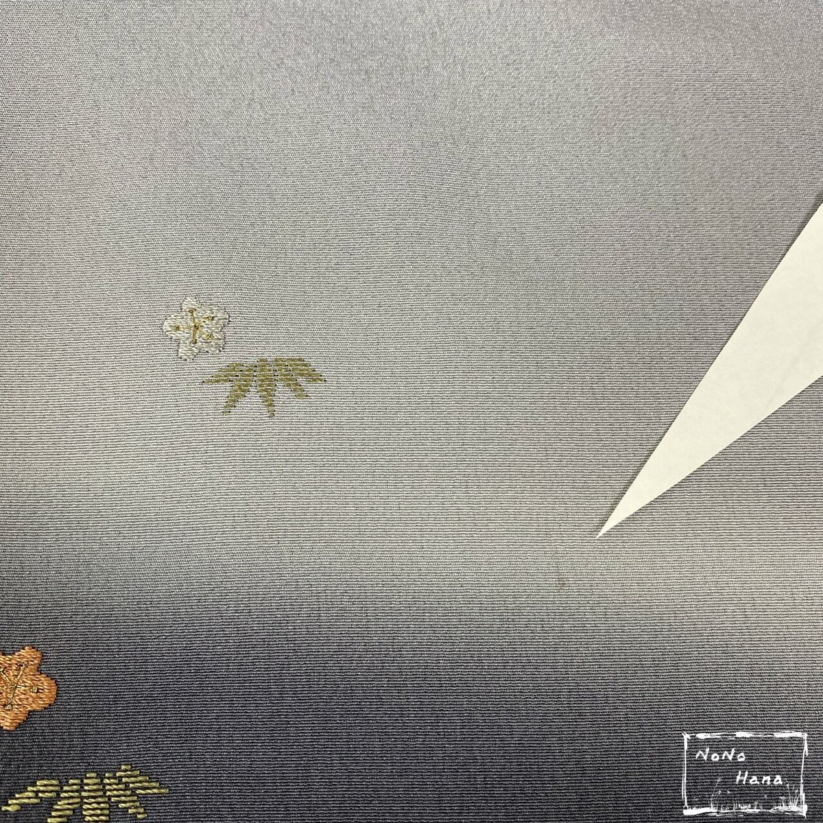 訪問着】正絹 袷 刺繍の宝尽くし 墨色・灰色暈し | 野の花