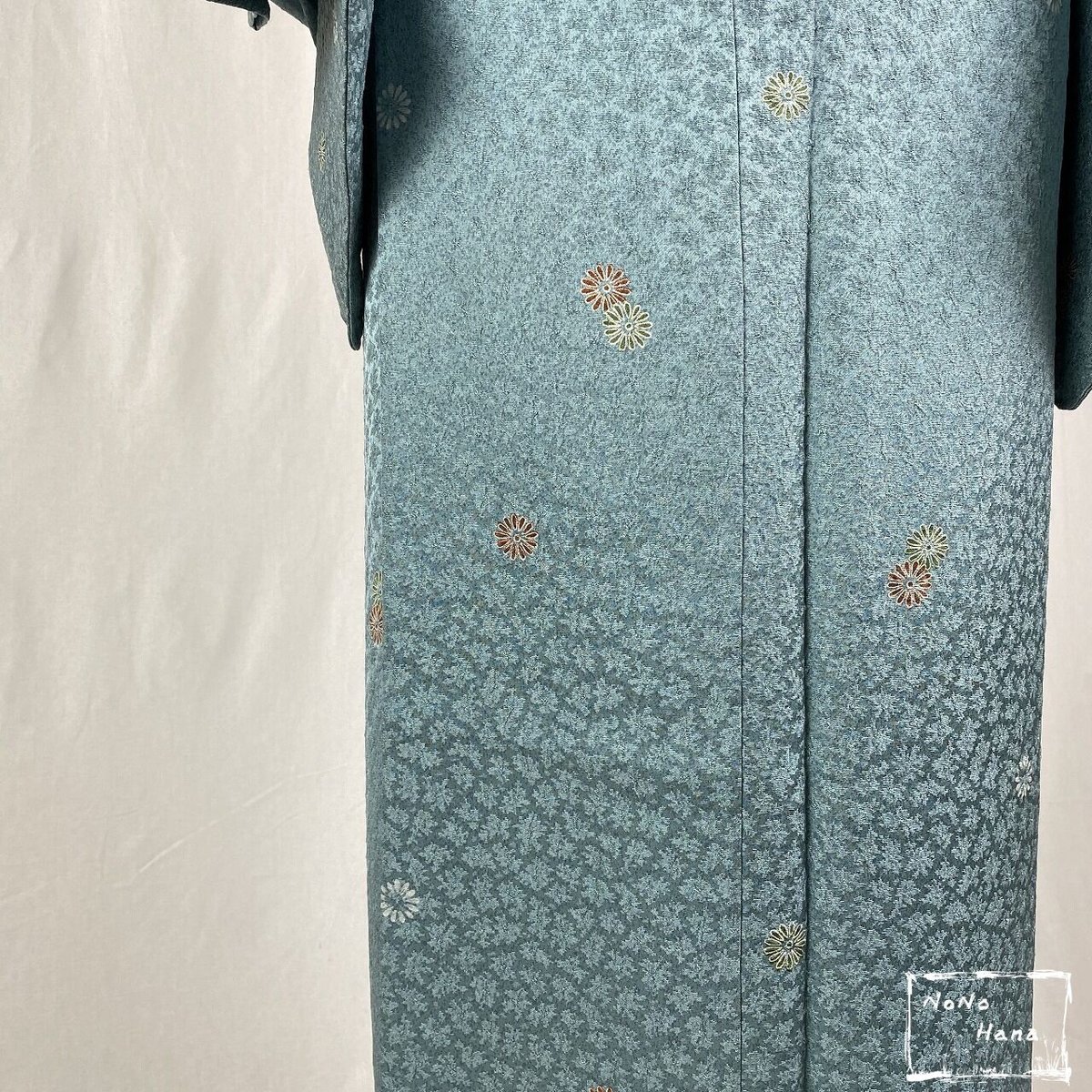 小紋】正絹 単衣 小菊の飛び柄 花浅葱色 | 野の花 小紋】正絹 単衣 小菊の飛び柄 花浅葱色 | 野の花