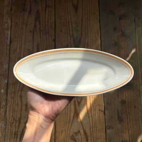 yellow line oval plate
