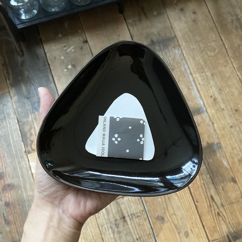 arabia kilta triangle plate black | retro number