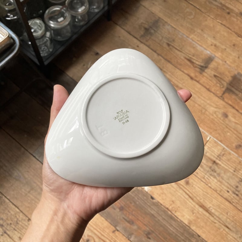 arabia kilta triangle plate white | retro number