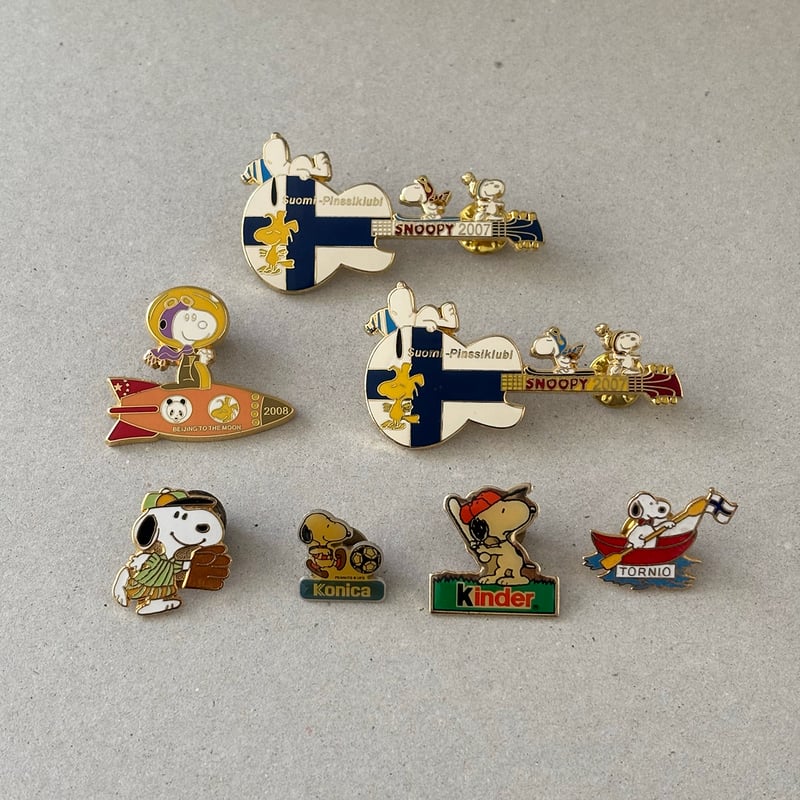 konica snoopy pin soccer | retro number