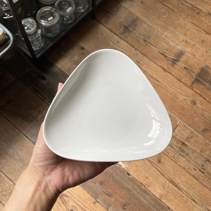 arabia kilta triangle plate white | retro number