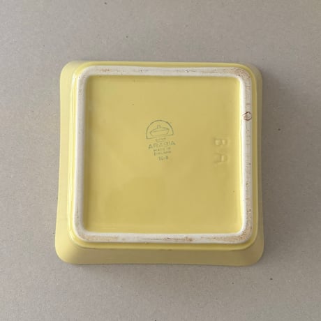 arabia kilta スクエアプラター yellow 16cm
