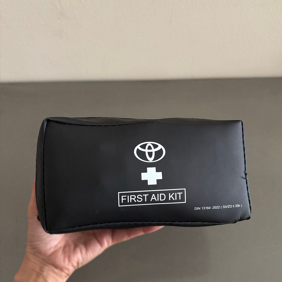 FIRST aid kit様　RTX1210 First Aid Products - Kits - Leonard Safety Equipment Inc