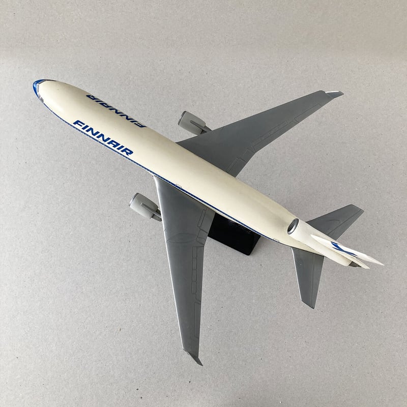 2022秋冬新作】 フィンエアー フィンランド航空 MD-11 台座付き 模型