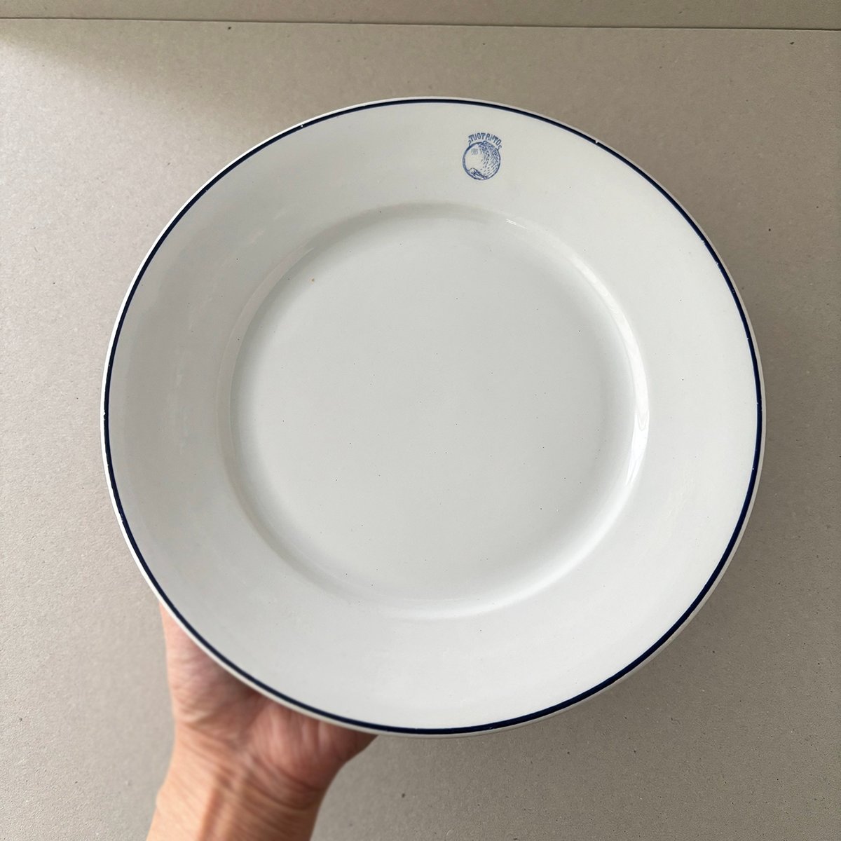 arabia blue line plate tuotanto logo | retro nu