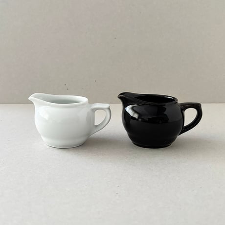 arabia creamer white M