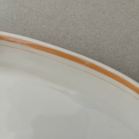 yellow line oval plate