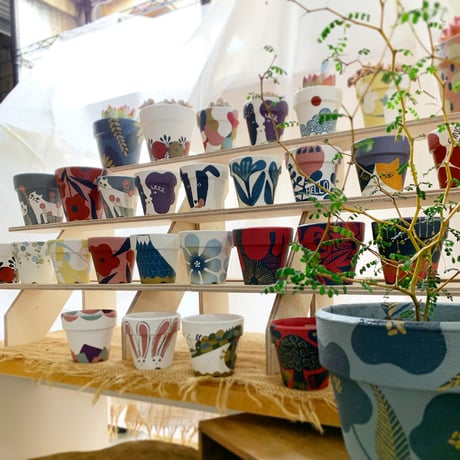 すぐ飾れるジャンクガーデンリメ缶リメ鉢セット古道具屋さんのカゴ入り③ すぐ飾れるジャンクガーデンリメ缶リメ鉢セット古道具屋さんのカゴ入り