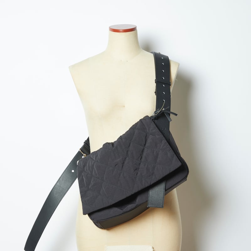 queue crossbody bag」SI23A0113 （30）black | S / île 