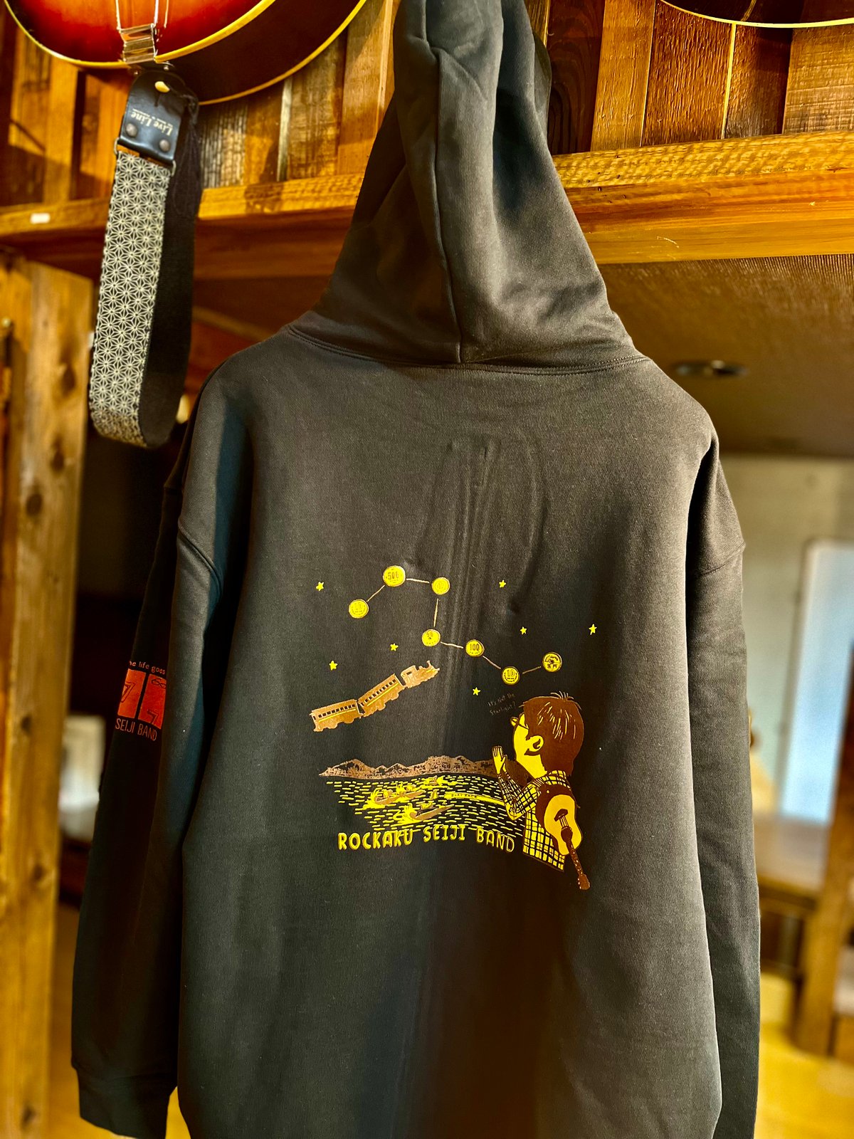 六角精児バンド 銀河鉄道と競艇フルジップパーカー(ブラック) | Home