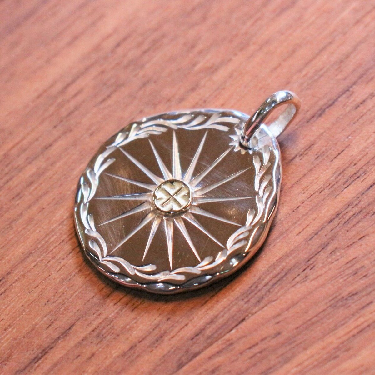 ◇Silver◇◇Gold◇ 唐草 太陽 ペンダントトップ たたき ◇Silver◇◇Gold◇ 唐草 太陽 ペンダントトップ たたき