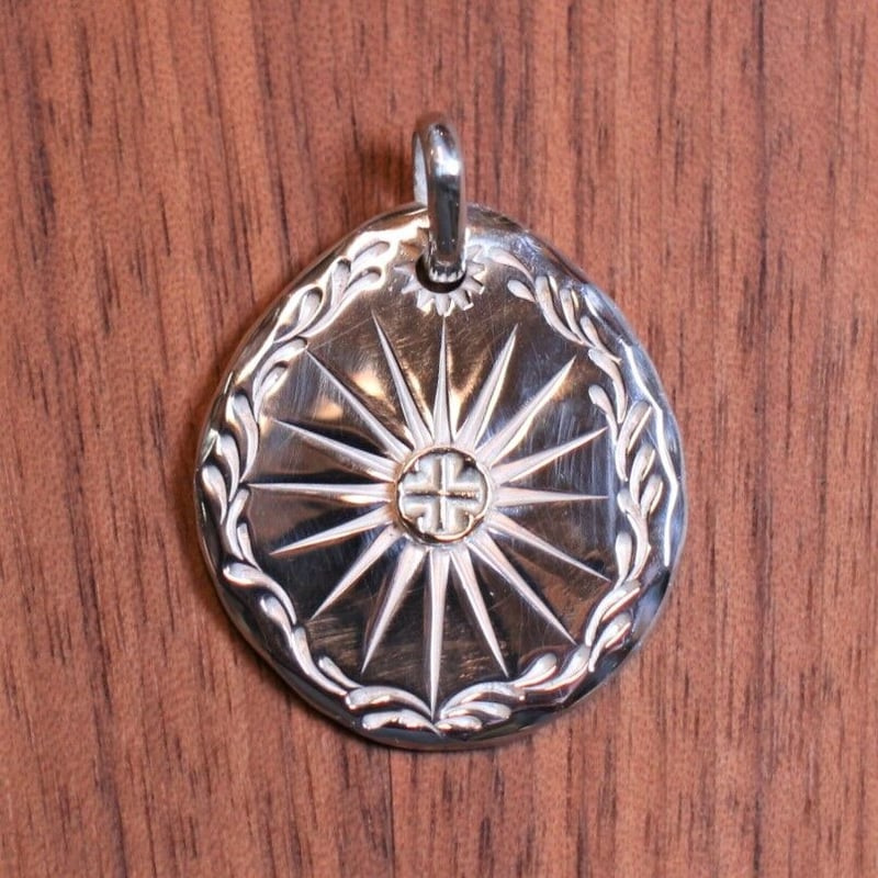 ◇Silver◇◇Gold◇ 唐草 太陽 ペンダントトップ たたき ◇Silver◇◇Gold◇ 唐草 太陽 ペンダントトップ たたき
